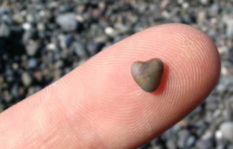 heart rock finger
